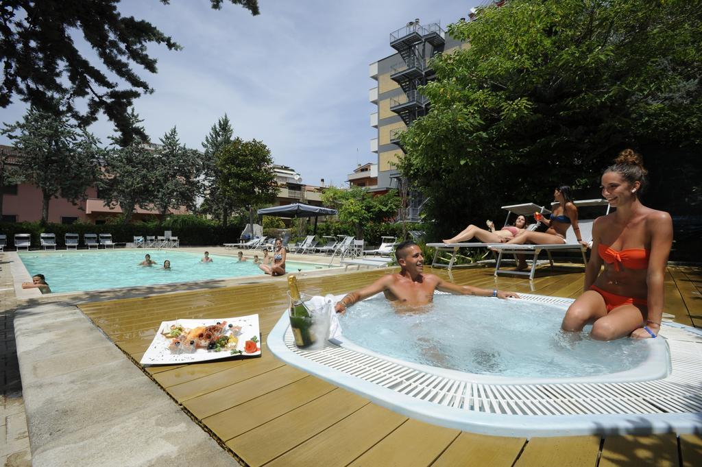 Club Hotel Le Nazioni Монтесильвано Экстерьер фото
