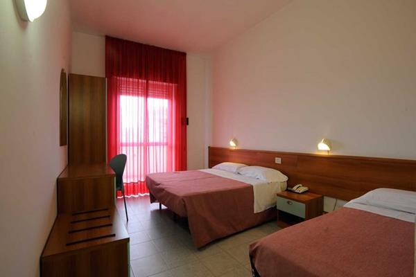 Club Hotel Le Nazioni Монтесильвано Экстерьер фото