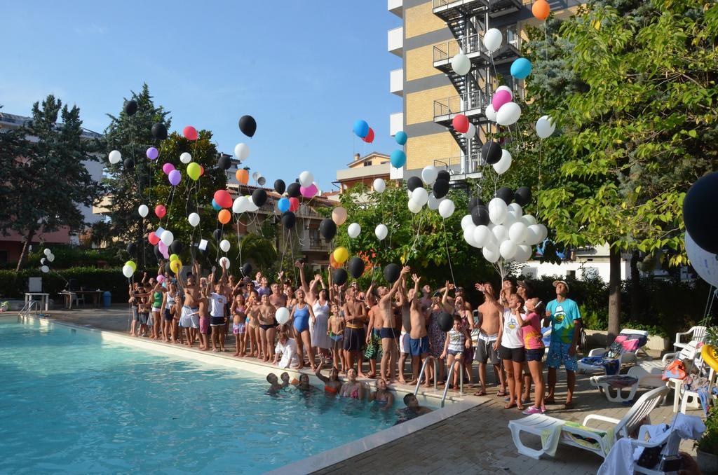 Club Hotel Le Nazioni Монтесильвано Экстерьер фото