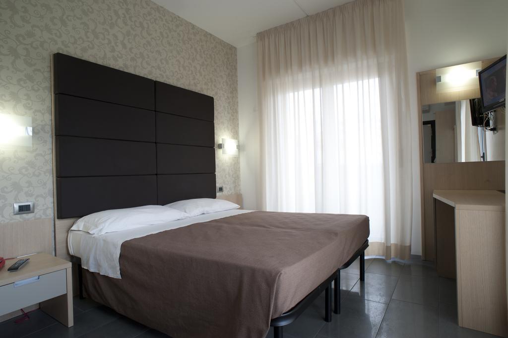 Club Hotel Le Nazioni Монтесильвано Экстерьер фото