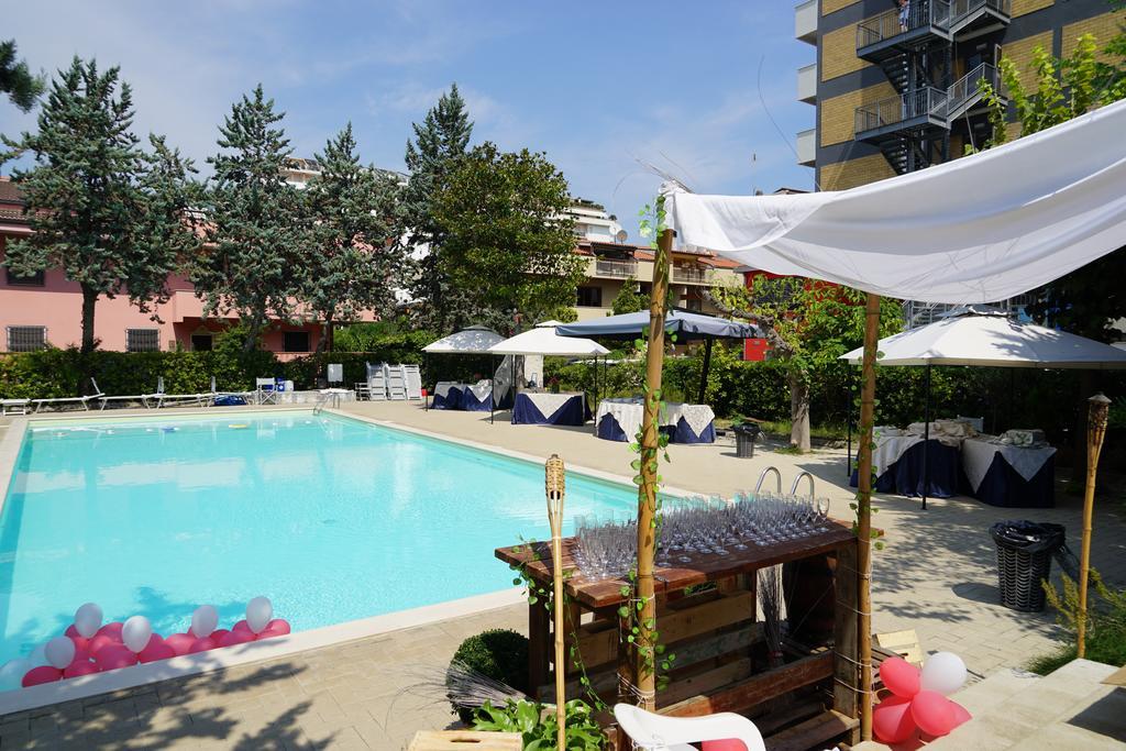 Club Hotel Le Nazioni Монтесильвано Экстерьер фото