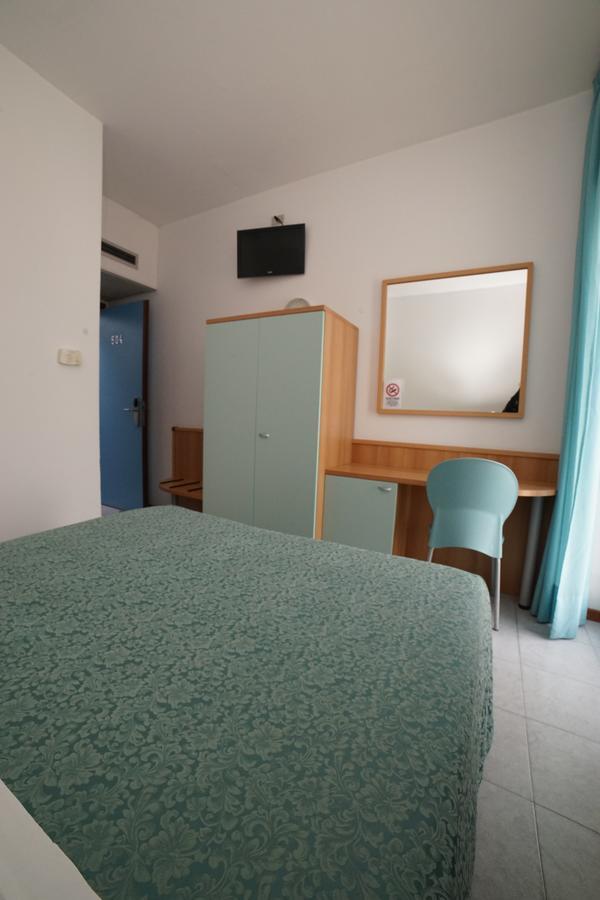 Club Hotel Le Nazioni Монтесильвано Экстерьер фото