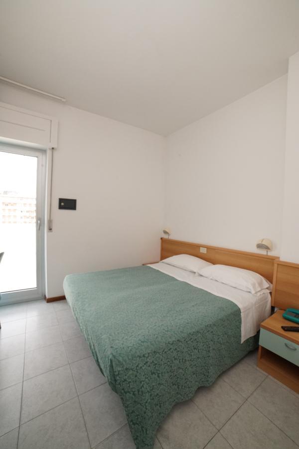 Club Hotel Le Nazioni Монтесильвано Экстерьер фото
